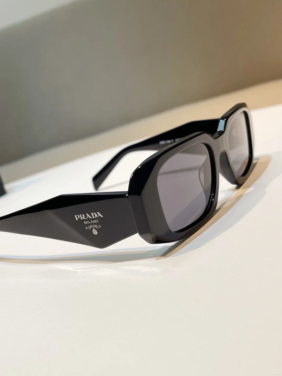 [Ships within 24 hours] Sunglasses Symbole PR 17WS Packaging Retail gift box