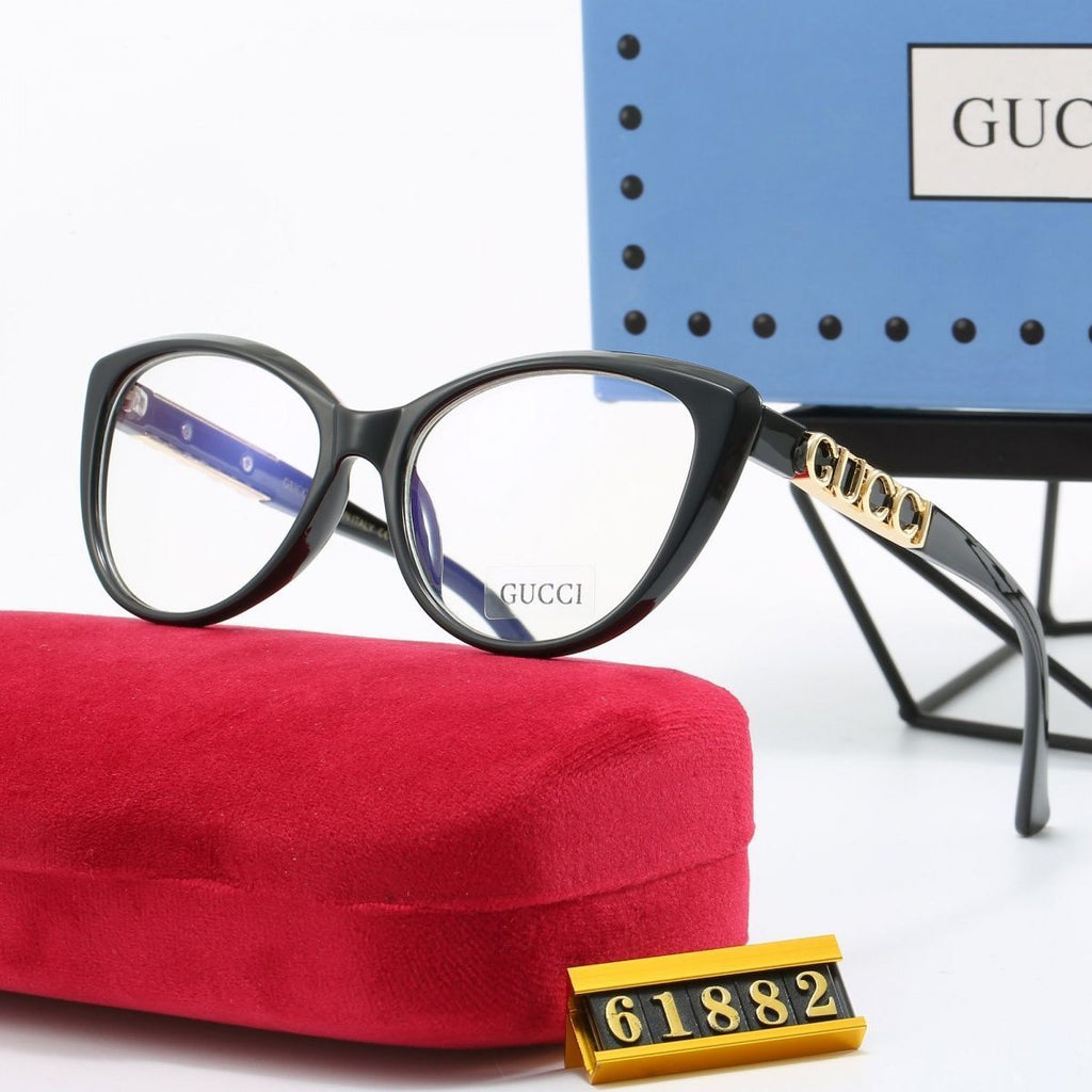 [Ships within 24 hours] Black-frame gold-logo cat-eye sunglasses – UV-blocking shades that make your face look smaller.